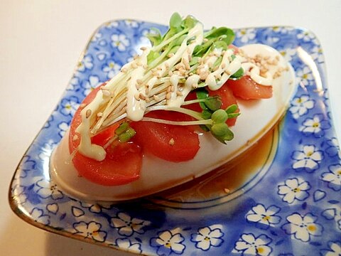 青ドレ/マヨ/白ごまで　トマトとかいわれ大根の冷奴